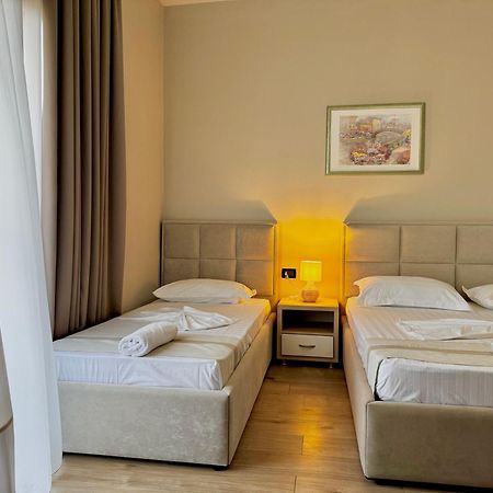 Hotel Denta Radhimë 外观 照片
