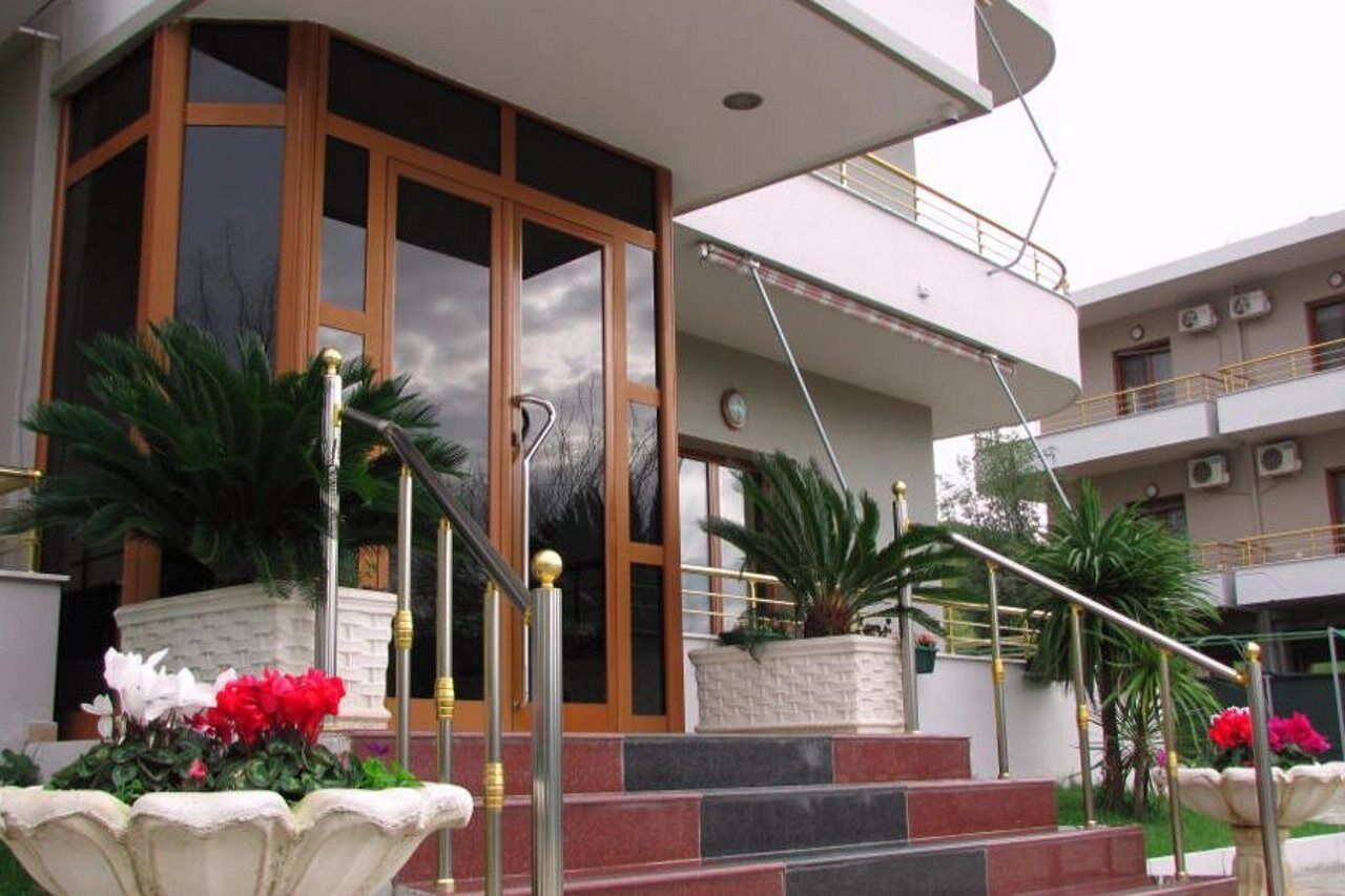 Hotel Denta Radhimë 外观 照片