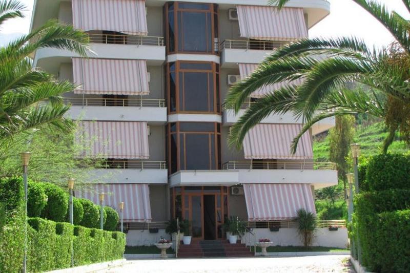 Hotel Denta Radhimë 外观 照片